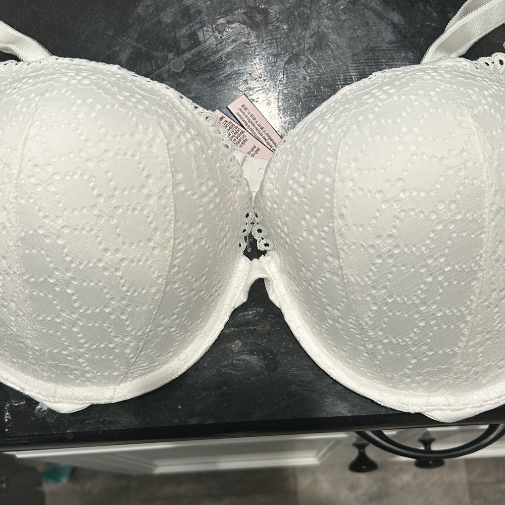 38 DD Victoria’s Secret bombshell bra And One VS very Sexy bra